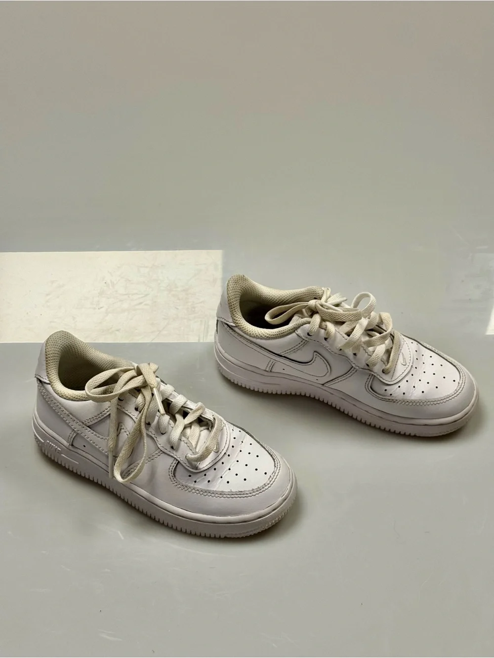 Nike Force 1 LE Triple White Leather Sneakers Kids Size 10.5C DH2925-111
